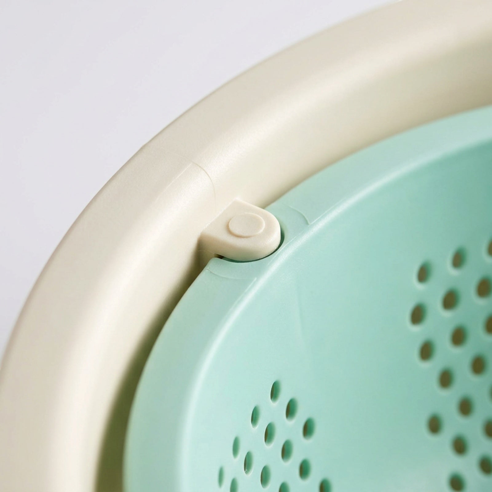 Vqun Pivoting Wash and Drain Bowl Set 3.5 L Cream Mint - Detail view